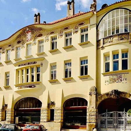 Hotel Okresni Dum Hradec Králové Extérieur photo