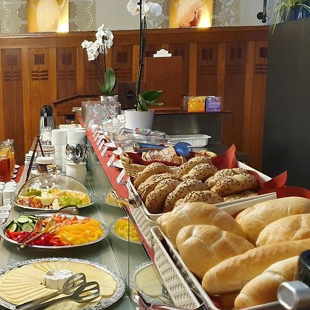 Hotel Okresni Dum Hradec Králové Extérieur photo