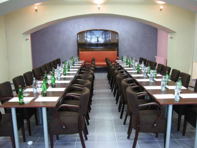 Hotel Okresni Dum Hradec Králové Extérieur photo