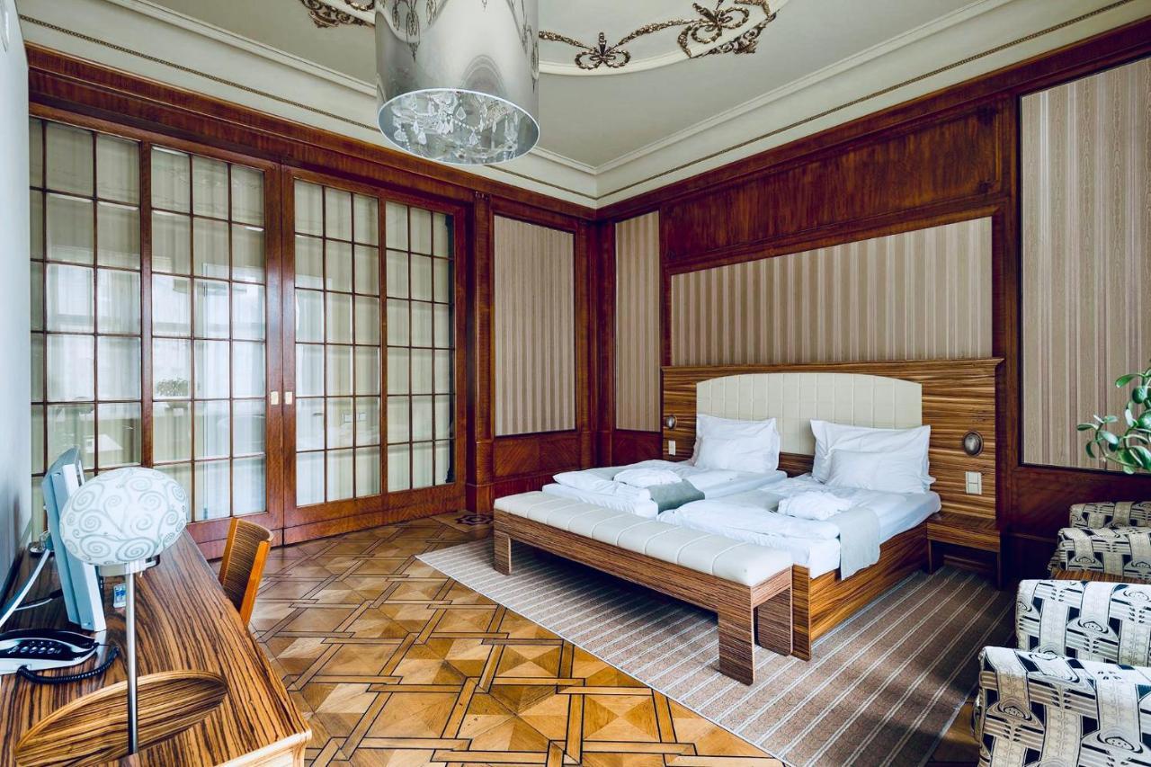 Hotel Okresni Dum Hradec Králové Extérieur photo