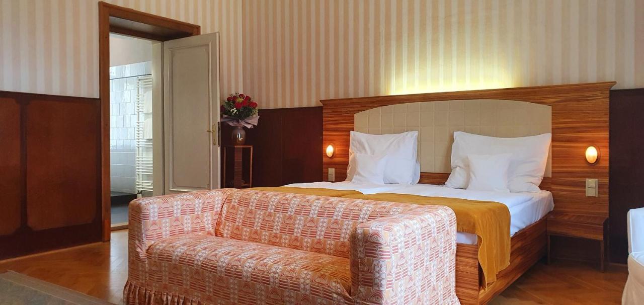 Hotel Okresni Dum Hradec Králové Extérieur photo