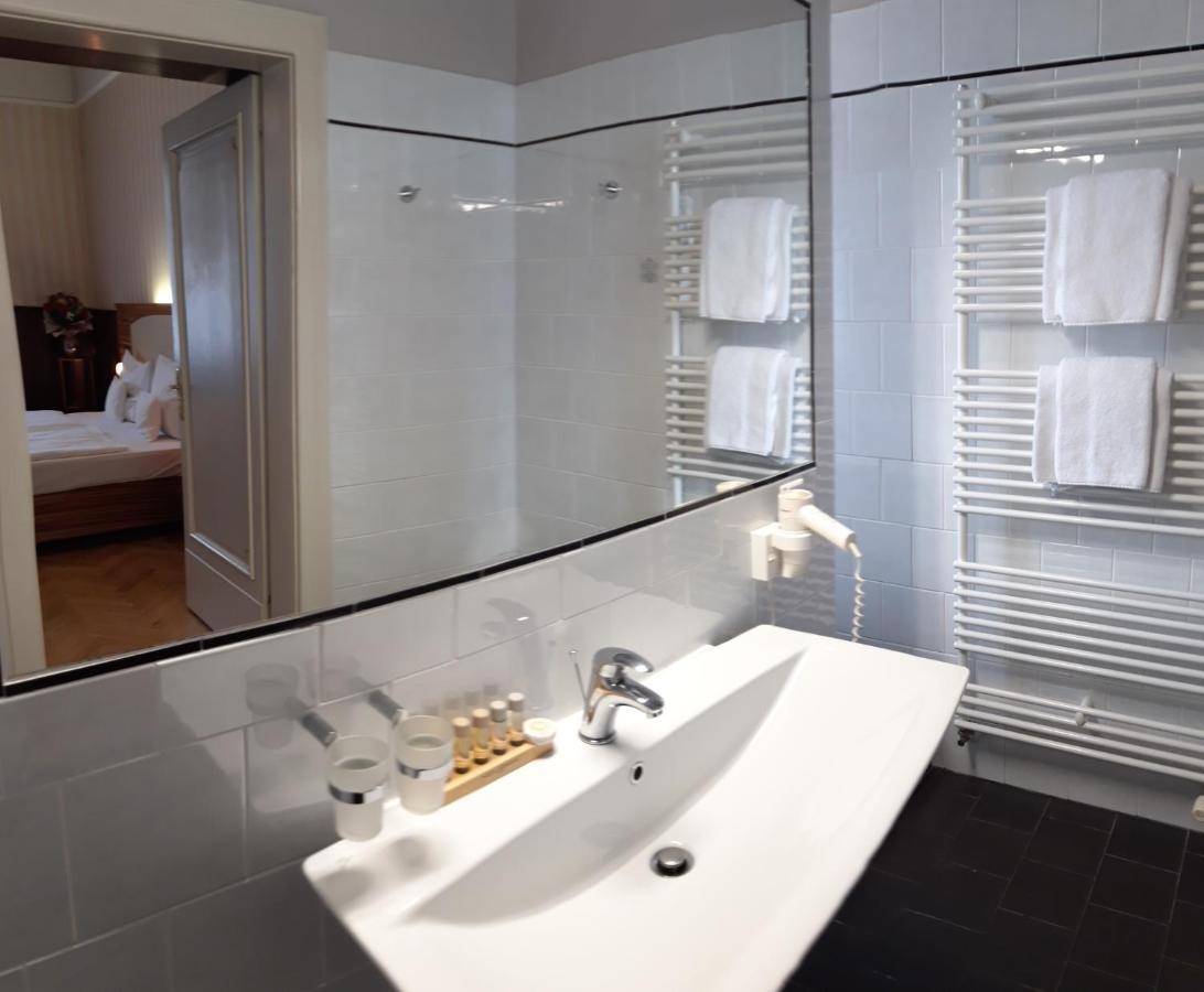 Hotel Okresni Dum Hradec Králové Extérieur photo