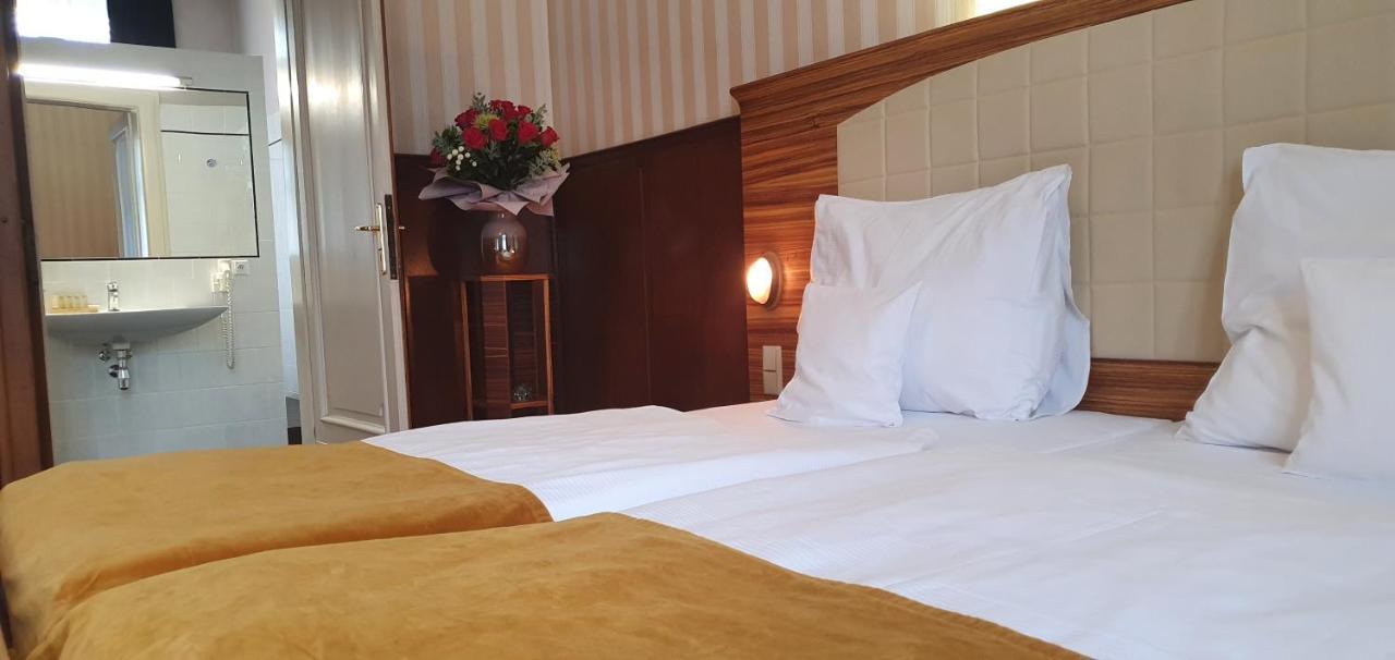 Hotel Okresni Dum Hradec Králové Extérieur photo
