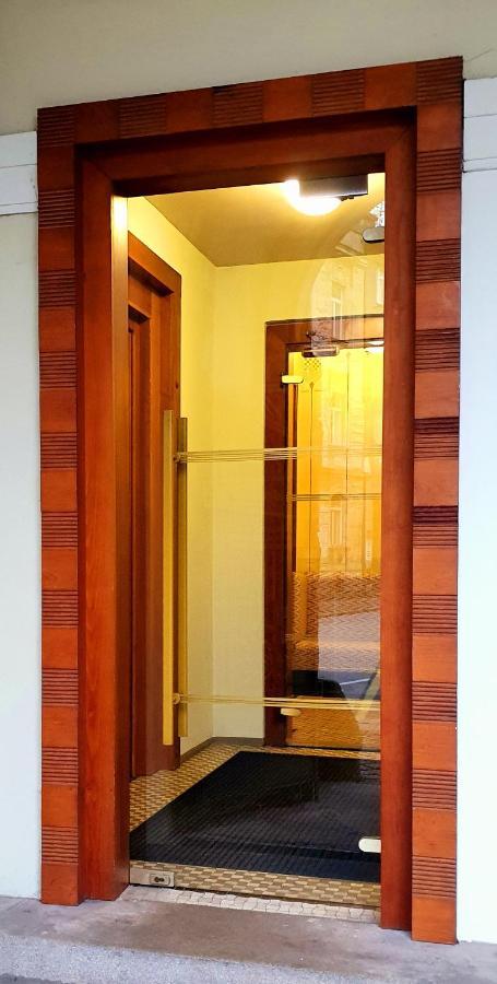 Hotel Okresni Dum Hradec Králové Extérieur photo