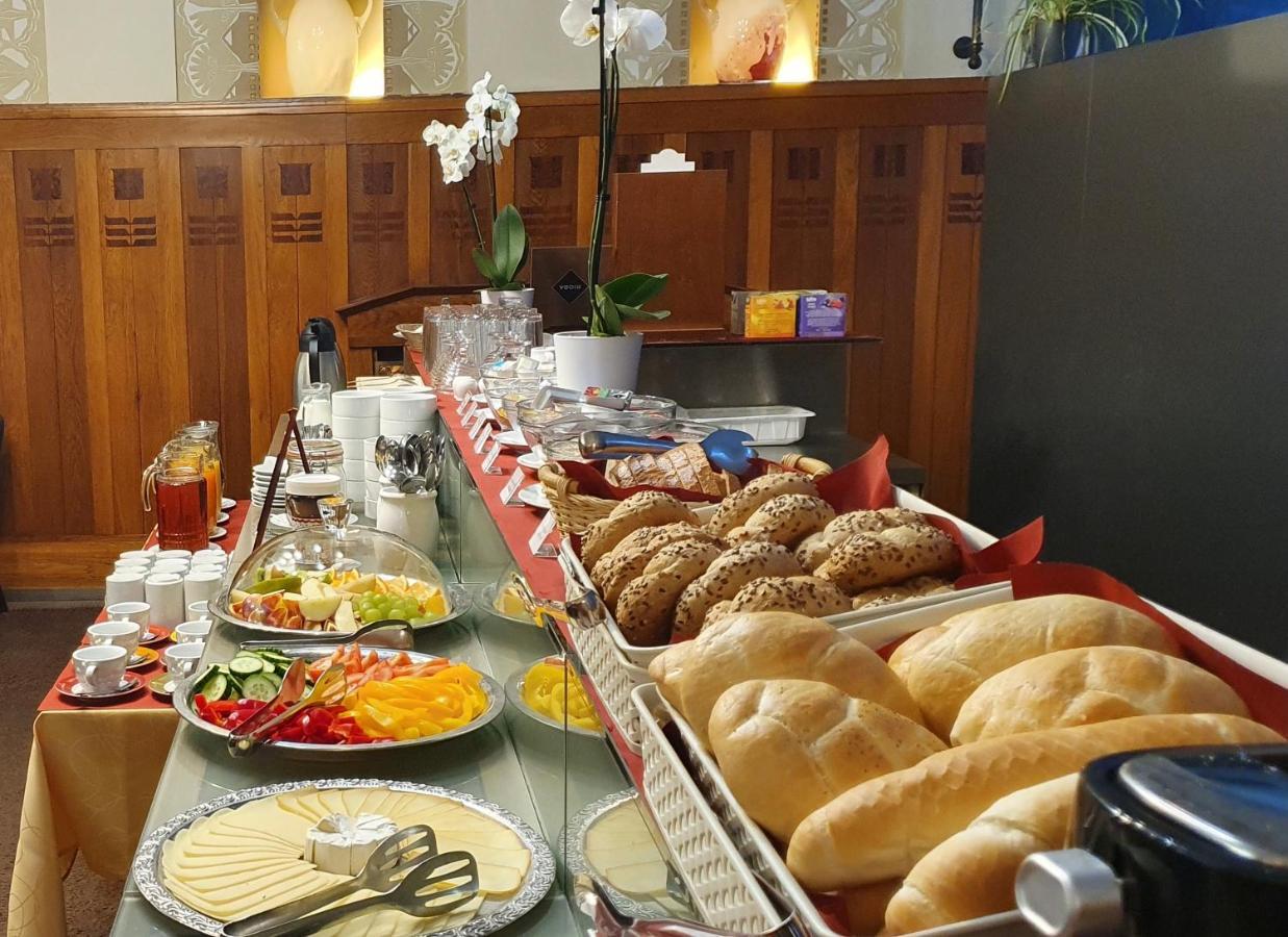 Hotel Okresni Dum Hradec Králové Extérieur photo