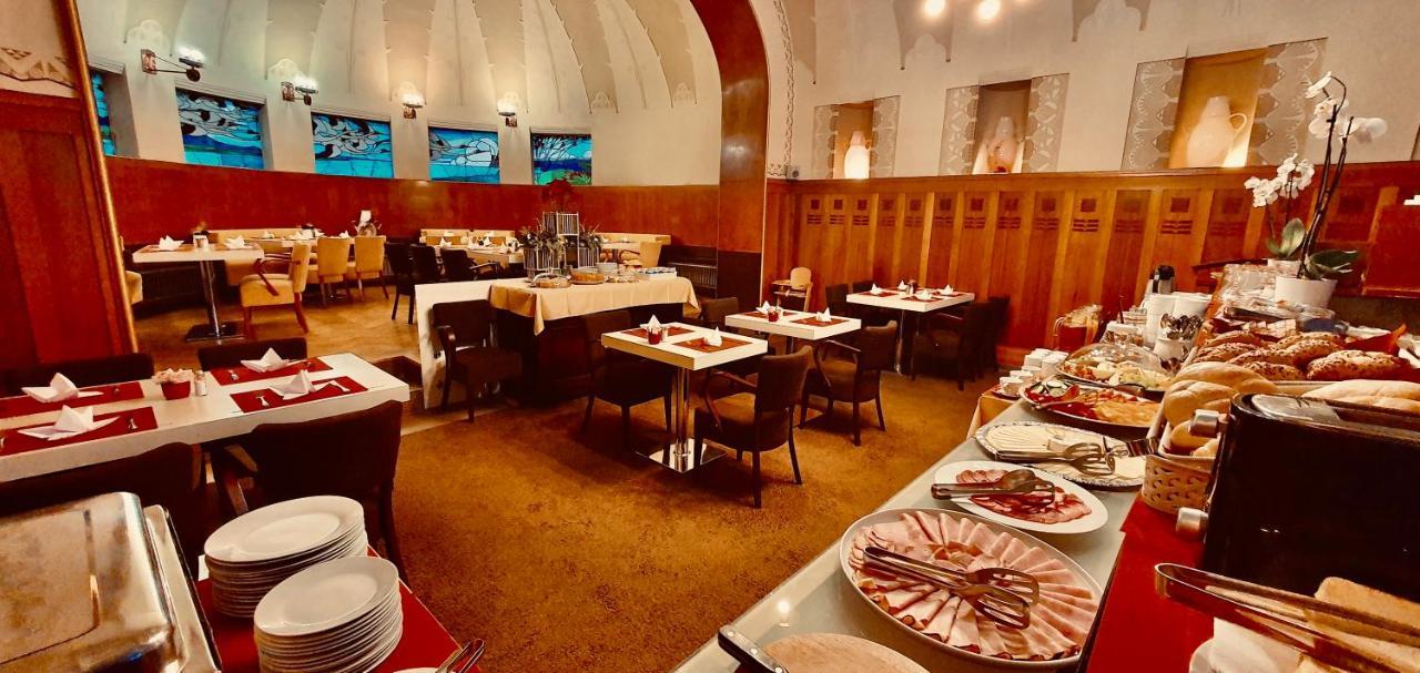 Hotel Okresni Dum Hradec Králové Extérieur photo